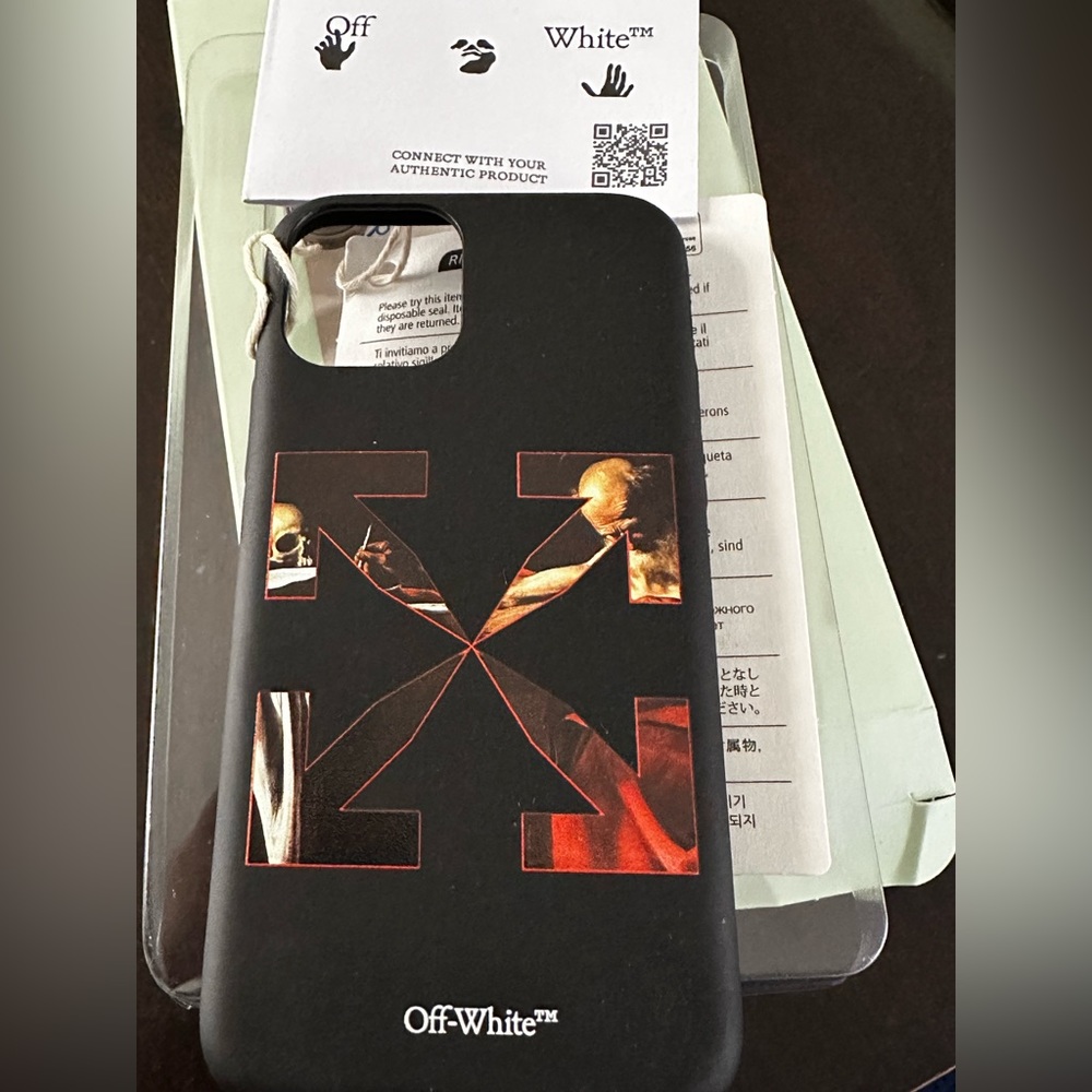 I phone 11pro case off white new